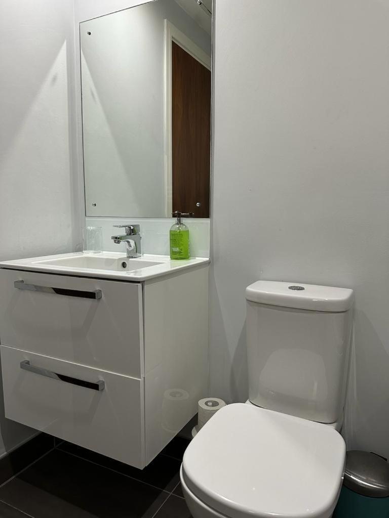 Luxury 9Ine Beautiful Bull Ring Apartment Free Parking เบอร์มิงแฮม ภายนอก รูปภาพ