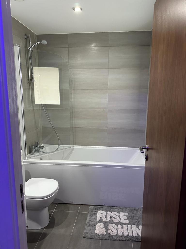 Luxury 9Ine Beautiful Bull Ring Apartment Free Parking เบอร์มิงแฮม ภายนอก รูปภาพ